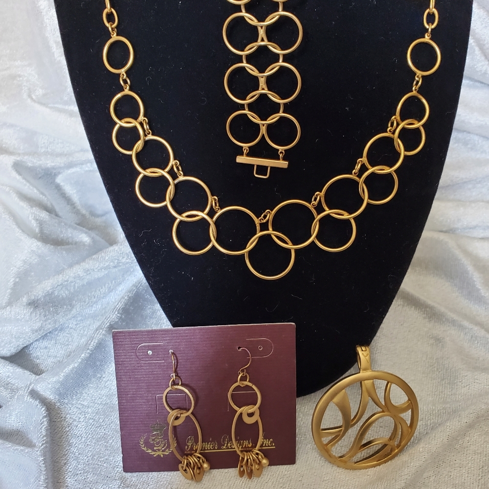 Necklace, earrings, bracelet and matching pendant